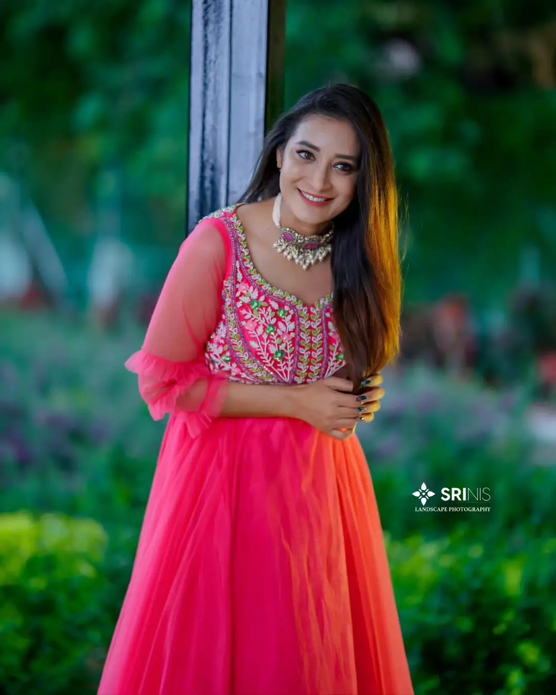 ETV Actress Bhanu Sri Wearing Beautiful Earring Pink Gown